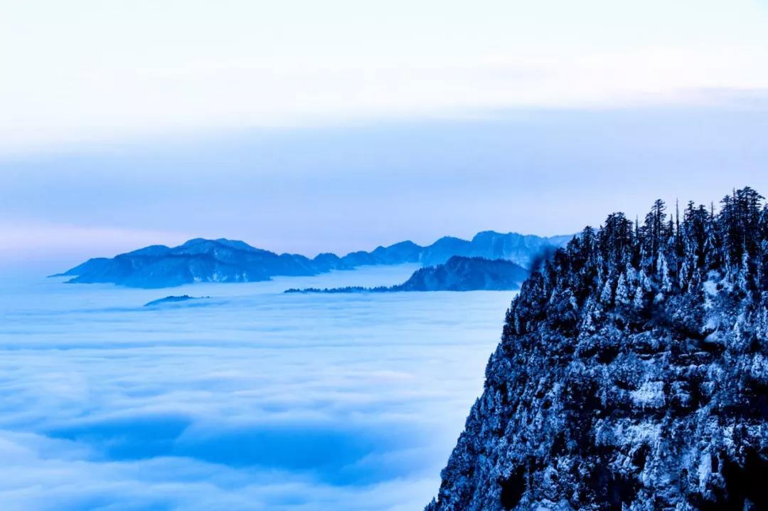 与南非"上帝餐桌"齐名 —— ▲摄/石天权 瓦屋山又名蜀山, 海拔1154米