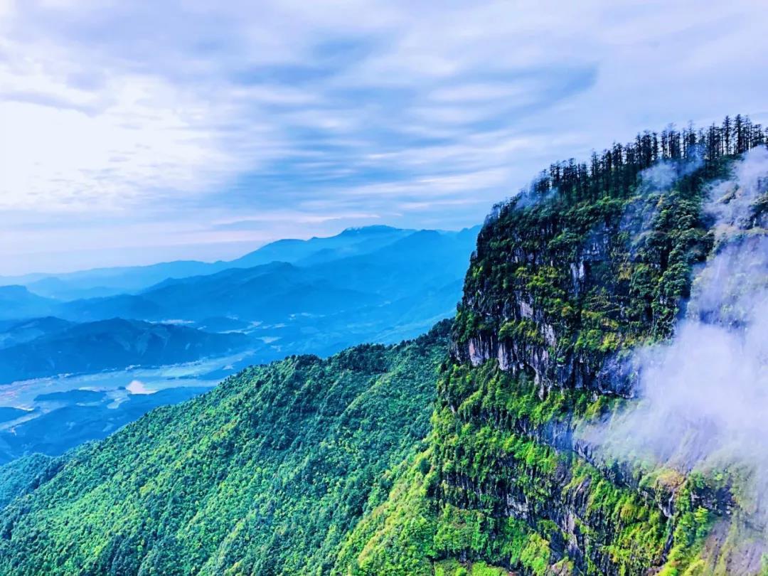 这个8月,在洪雅玉屏山