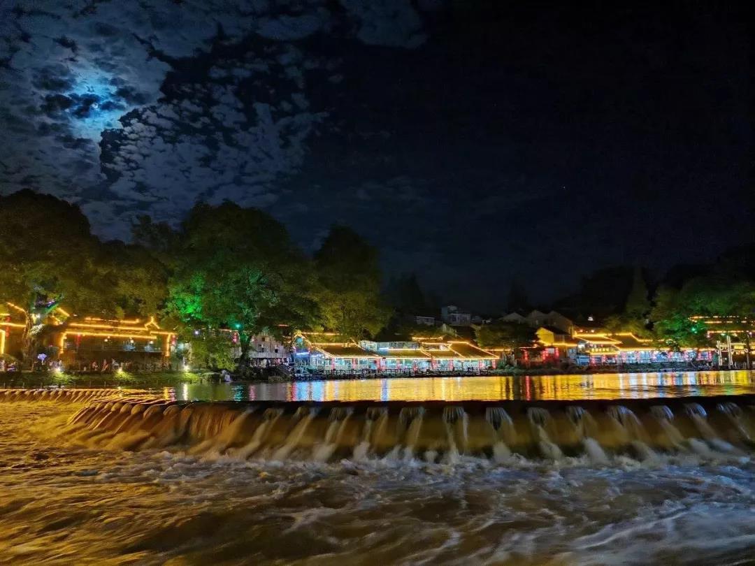 柳江古镇夜景图片